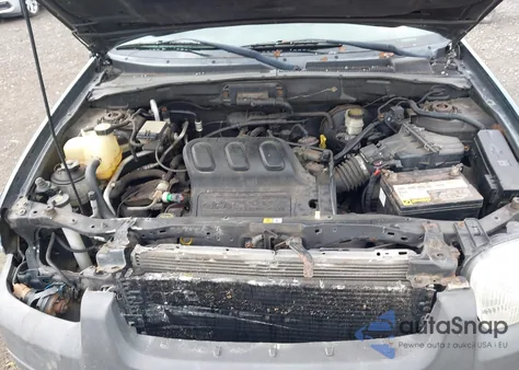 2004 Ford Escape Xlt from USA, damaged, VIN 1FMCU93154DA14738